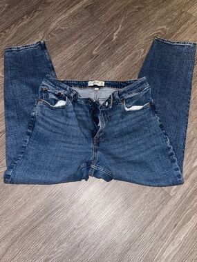 Abercrombie & Fitch The Mom High Rise Women’s Blue Denim Jeans. Size 30/10L